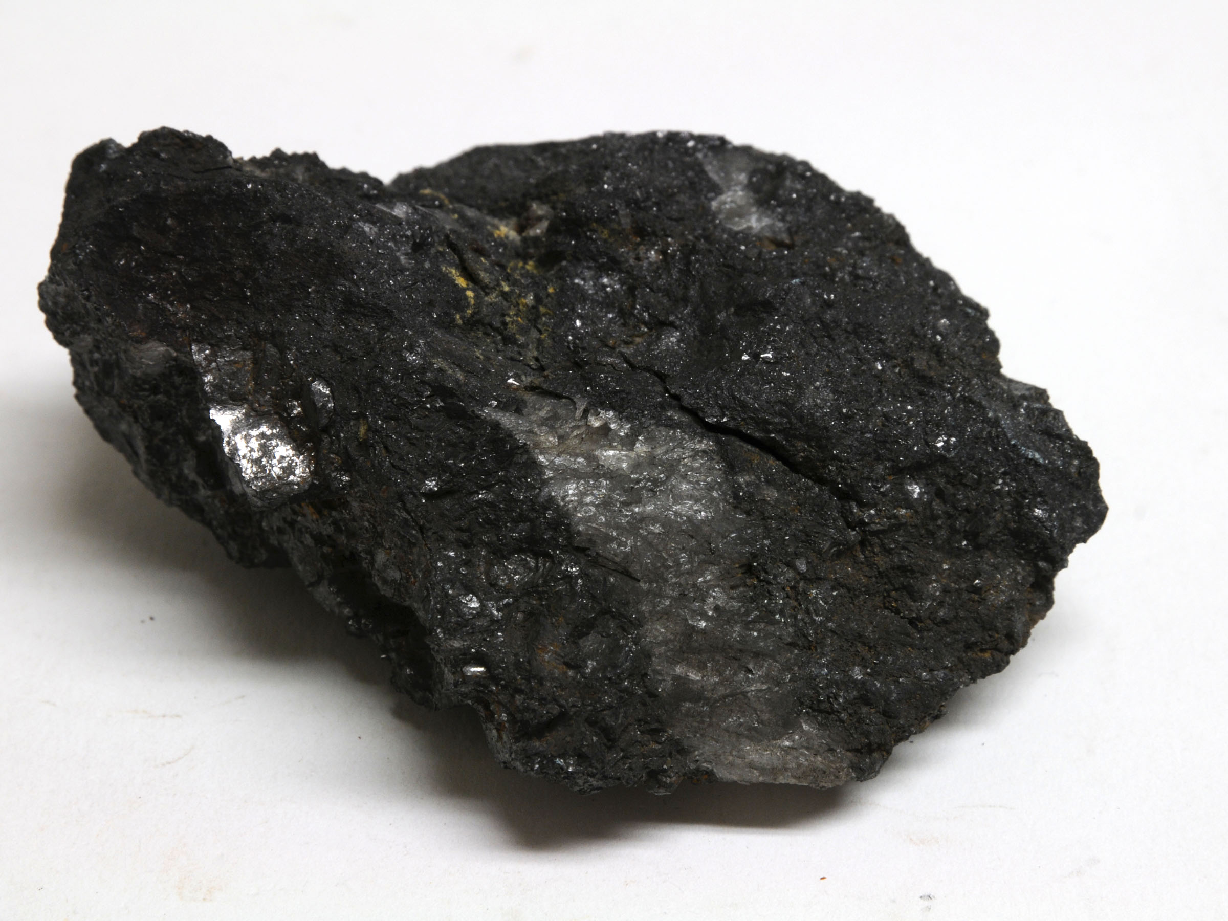 Сера в угле каменном. Антрацит полезное ископаемое. Суббитуминозный каменный уголь. Минералогический антрацит. Битуминозный уголь и антрацит.